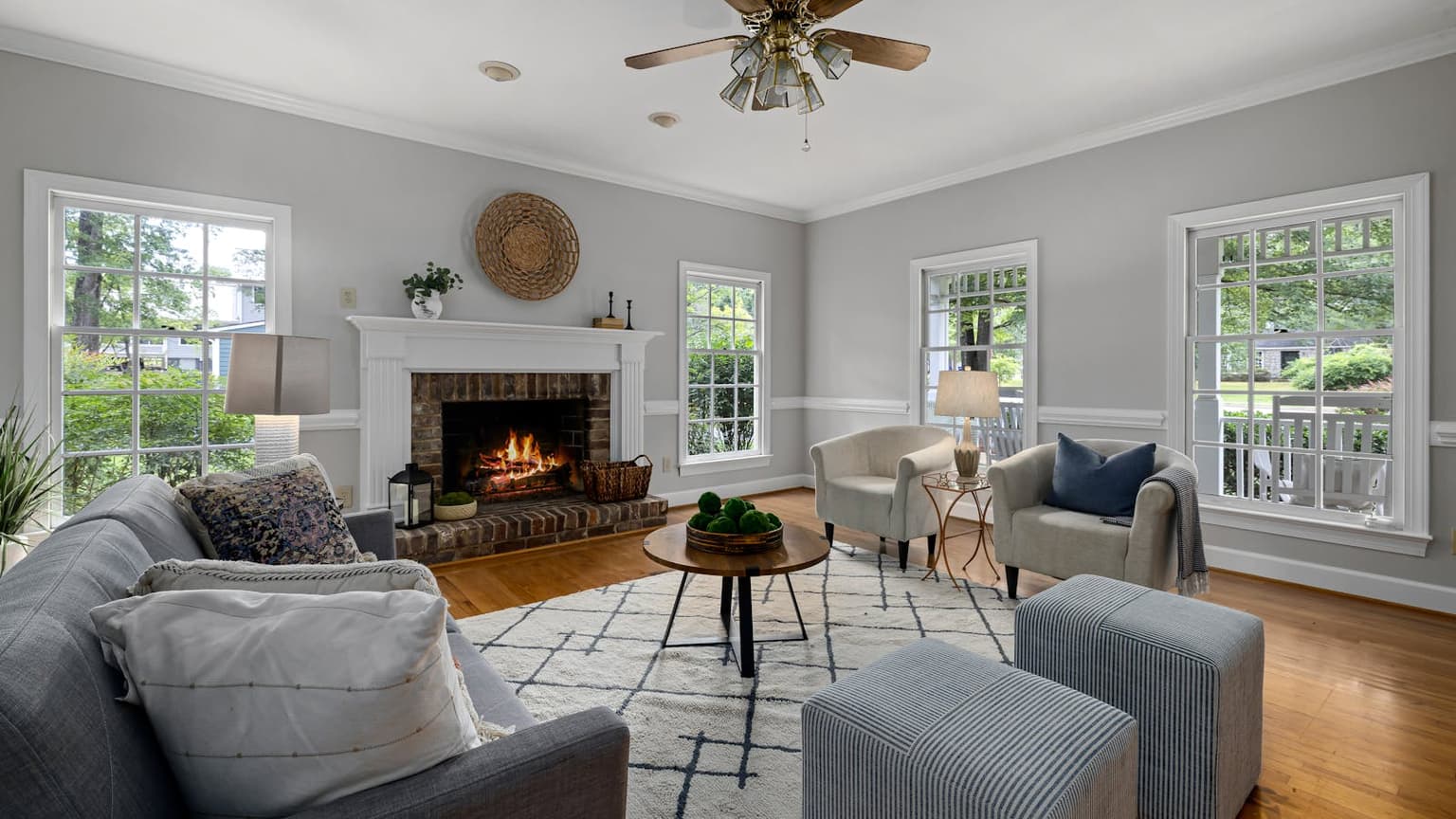 Bright, tidy, comfortable home living room